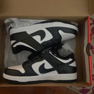Nike dunks low size 6 men/ 8 womens
